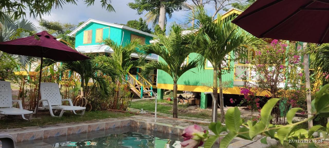 Hotel Yellow Home Providencia Isla Bahia Suroeste Exterior photo