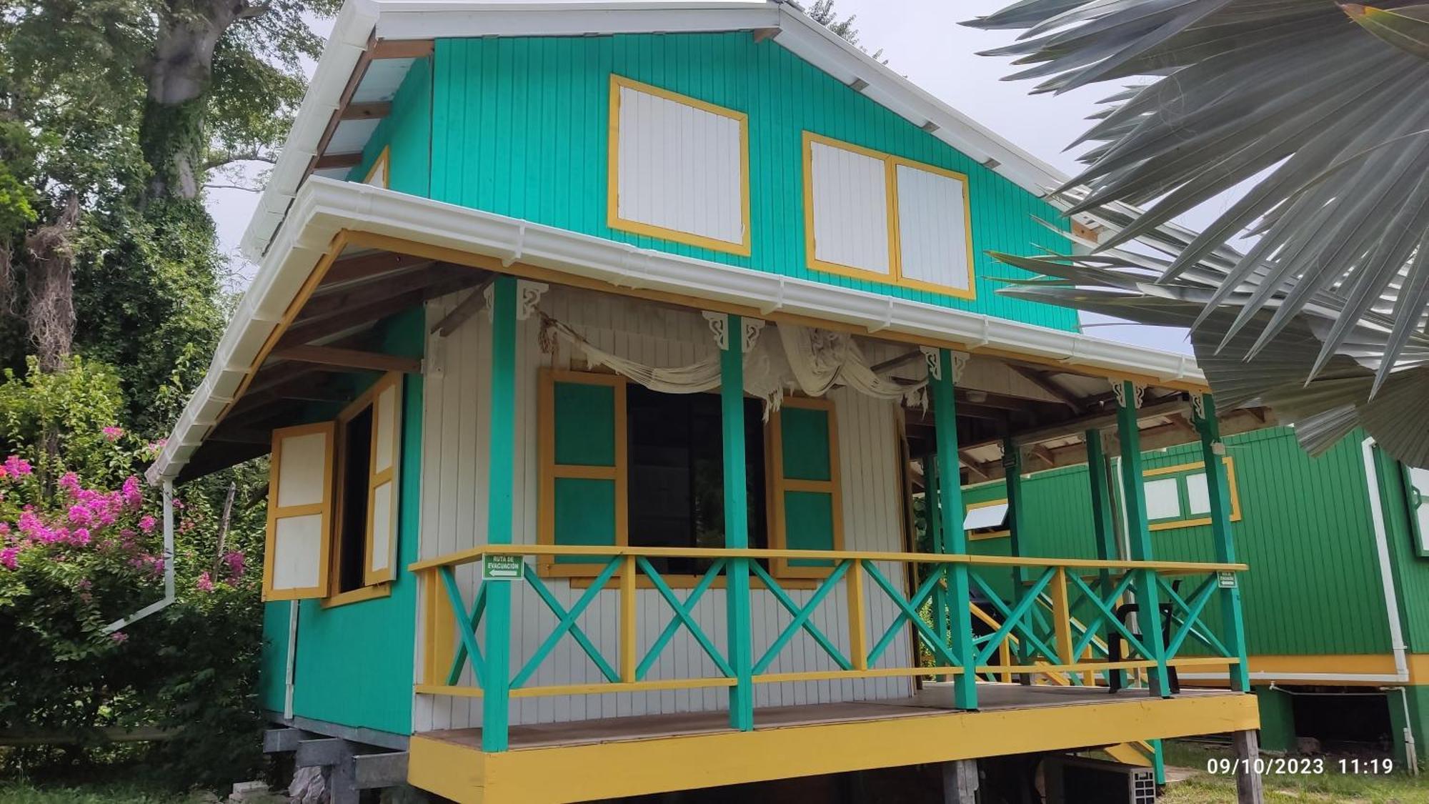 Hotel Yellow Home Providencia Isla Bahia Suroeste Exterior photo